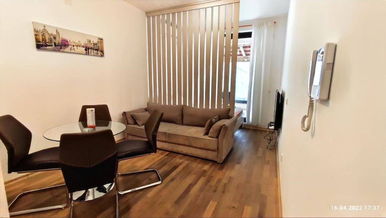 Apartments Beatrice Рафаиловичи Екстериор снимка