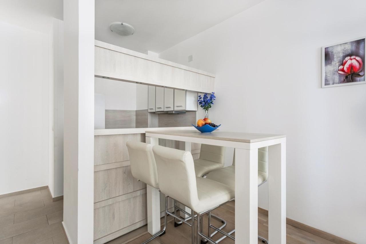 Apartments Beatrice Рафаиловичи Екстериор снимка
