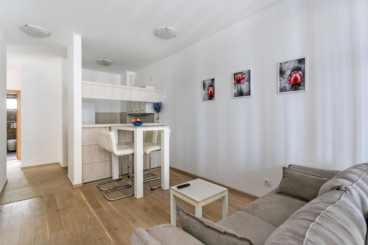 Apartments Beatrice Рафаиловичи Екстериор снимка