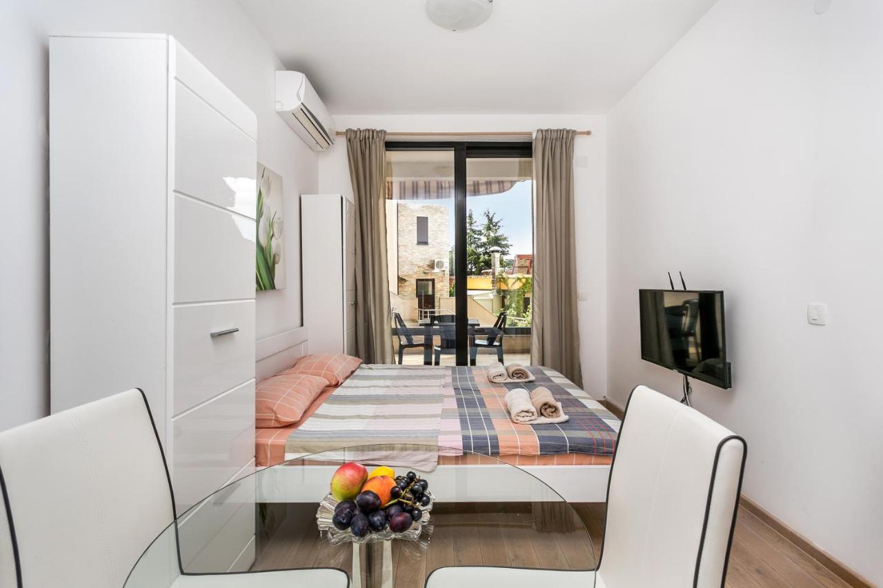 Apartments Beatrice Рафаиловичи Екстериор снимка