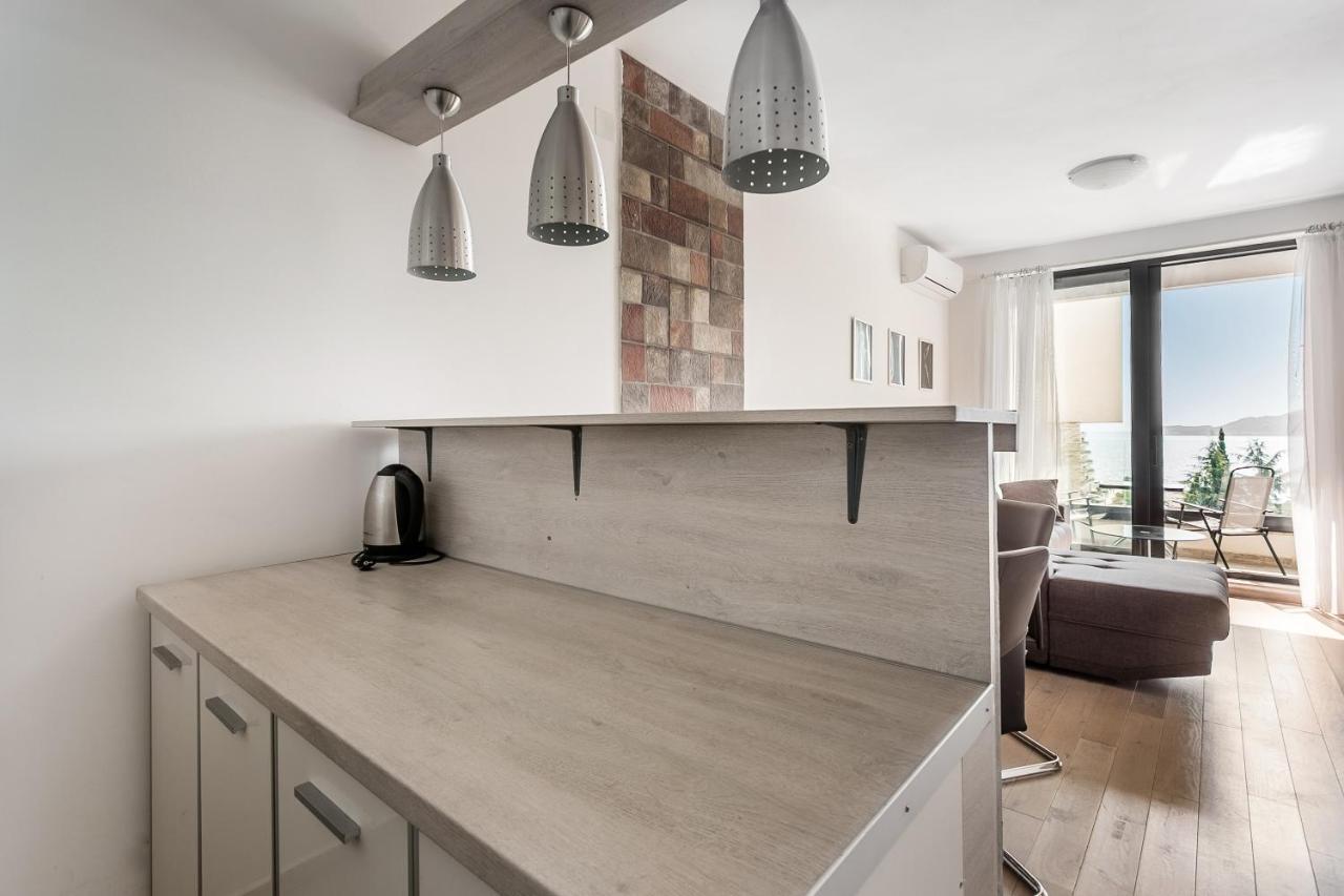 Apartments Beatrice Рафаиловичи Екстериор снимка