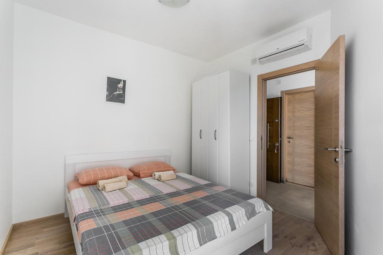 Apartments Beatrice Рафаиловичи Екстериор снимка